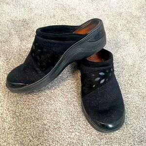 Women’s BZees clogs size 11
